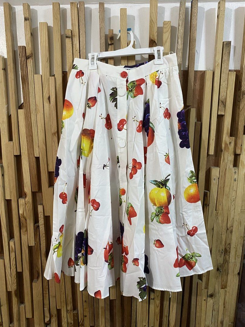 MSGM Fruit Print Skirt (Category: Skirts) located in Mabalacat. Submitted by calmrabbit.ae2127 (Listing ID 1466063102, Image 3). Description: .