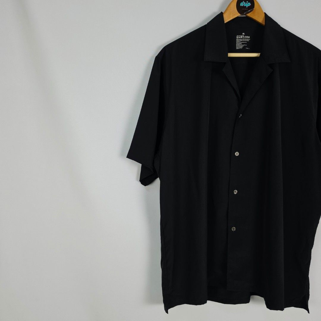 Muji Black Polyester Fabric Open Collar Polo (Category: Formal Shirts) located in Pasig City. Submitted by driplocale (Listing ID 1466020146, Image 3). Description: Muji Black Polyester Fabric Open Collar Polo Condition: 9.5/10 (Pristine Condition✨️) Size: XL Chest Width: 25inches Shoulder Width: 19.5inches Length (Shoulder to Hem): 30inches.