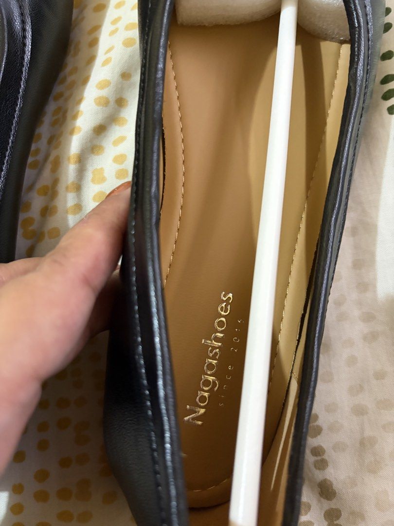 Nagashoes Tabi Flats (Category: Flats & Sandals) located in Valenzuela. Submitted by kyrhq (Listing ID 1465973734, Image 2). Description: - Brand: Nagashoes - from Vietnam - Style: Split-toe flats with front knot detail and slip-on design - Color: Black - Size: 38 - Condition: Brand new / Unworn (with original shoe shapers still inside) - Inclusions: Original dust bag and tote bag included (no box).