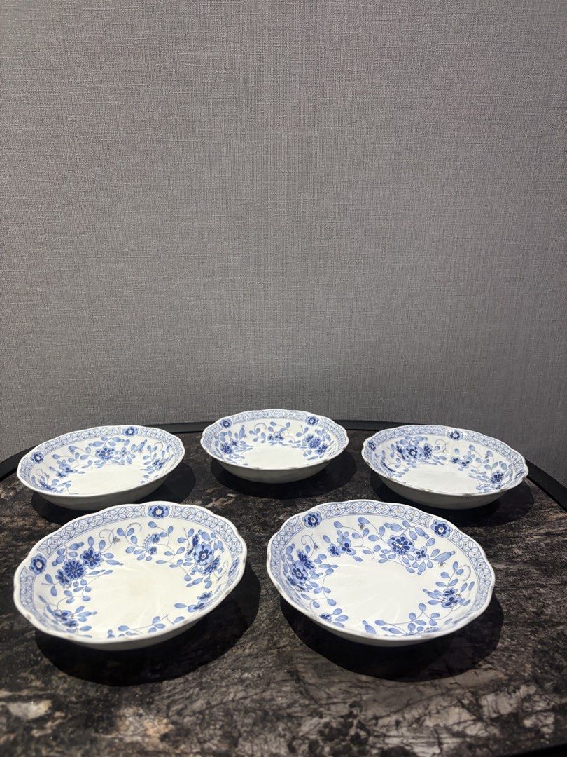 Narumi Milano Shallow Bowls (Category: Dinnerware & Cutlery) located in Manila. Submitted by foundhouseph (Listing ID 1466149400, Image 1). Description: Narumi Milano Shallow Bowls Price: take all at 200php Quantity: 5 pcs. Condition: complete gold loss. Well-used. Size: 5.5 inches.