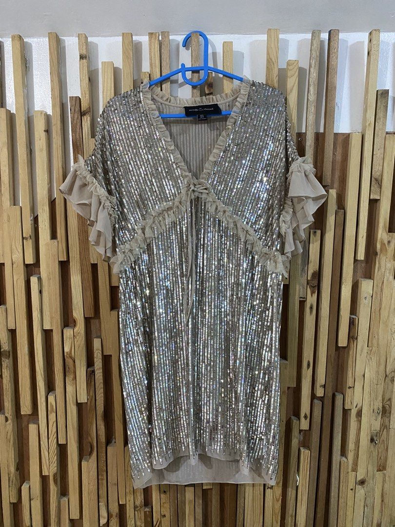 Needle and Thread Sequin Dress (Category: Dresses) located in Mabalacat. Submitted by calmrabbit.ae2127 (Listing ID 1466062886, Image 2). Description: .
