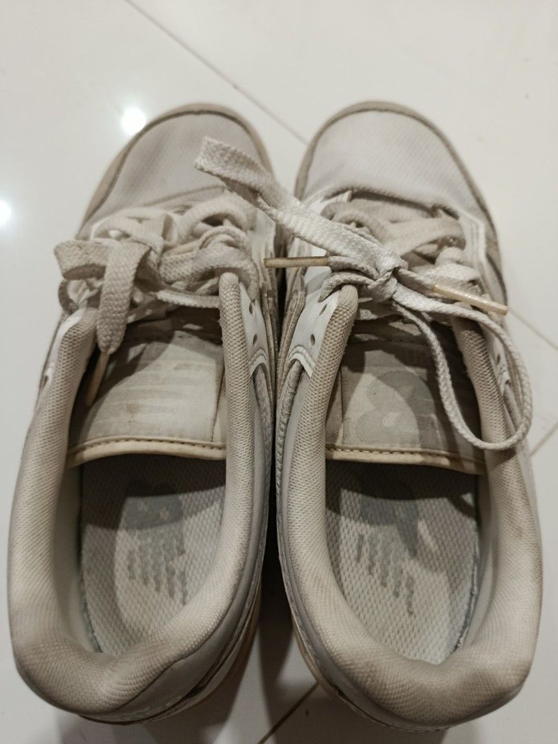 New Balance 480 (Category: Sneakers) located in Las Pinas. Submitted by donnabsfdmd (Listing ID 1466032556, Image 3). Description: New Balance 480 Low top lifestyle sneakers Color : white and cream/ gray colorway with suede and perforated leather panels Size : US 7.5 women.