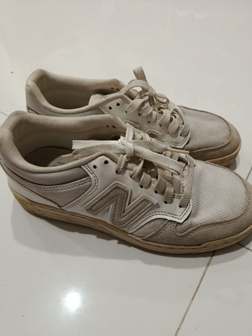 New Balance 480 (Category: Sneakers) located in Las Pinas. Submitted by donnabsfdmd (Listing ID 1466032556, Image 1). Description: New Balance 480 Low top lifestyle sneakers Color : white and cream/ gray colorway with suede and perforated leather panels Size : US 7.5 women.
