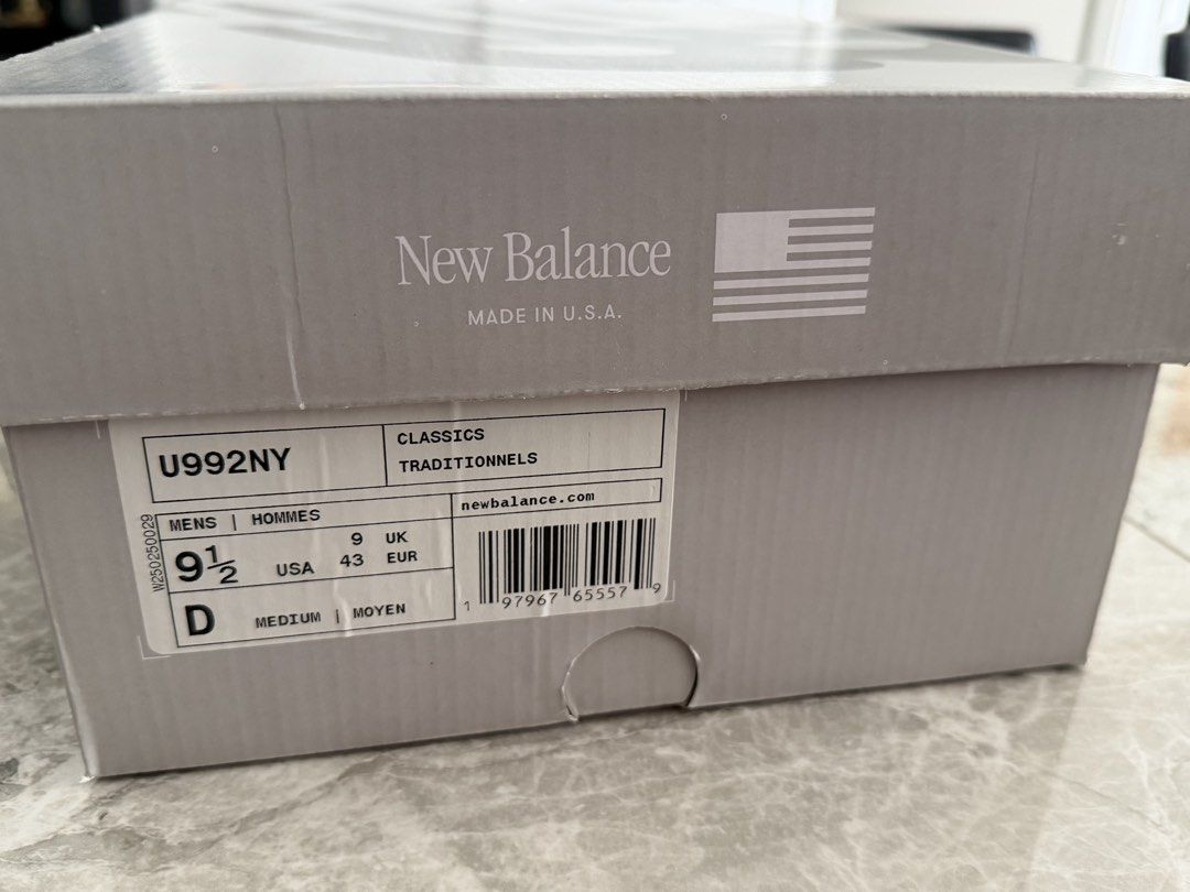 全新正版New Balance 992 Navy 美製 US9.5 / EU43 （分類：波鞋）位於 Hong Kong。 由 avlok 提交（商品編號 1465978847，圖片 1）。簡介： - 100%正版！購自New Balance專門店 - 有單 全新New Balance 992 Navy，美國製，鞋盒齊全，有原裝吊牌。U992NY，男裝 US 9.5，UK 9，EUR 43，中等闊度 D。深藍色撞灰襯色，麂皮網面材質，經典款。 。