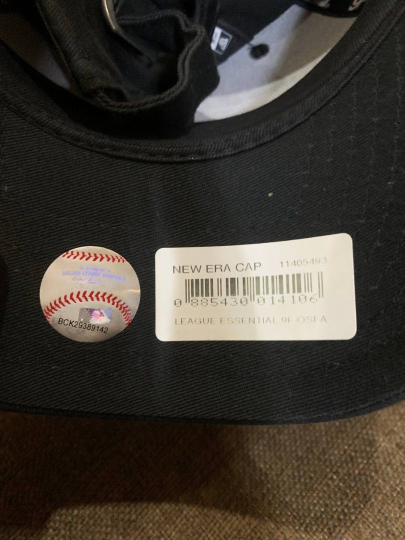 New Era LA Dodgers 9FORTY Adjustable Cap Black (Category: Caps & Hats) located in Compostela. Submitted by francis_ace (Listing ID 1466152012, Image 3). Description: - Brand New Black New Era Cap - LA Dodgers Logo - 9FORTY Adjustable Fit - Made in Bangladesh - 100% Cotton - Genuine MLB Merchandise - Perfect for any Dodgers Fan!.