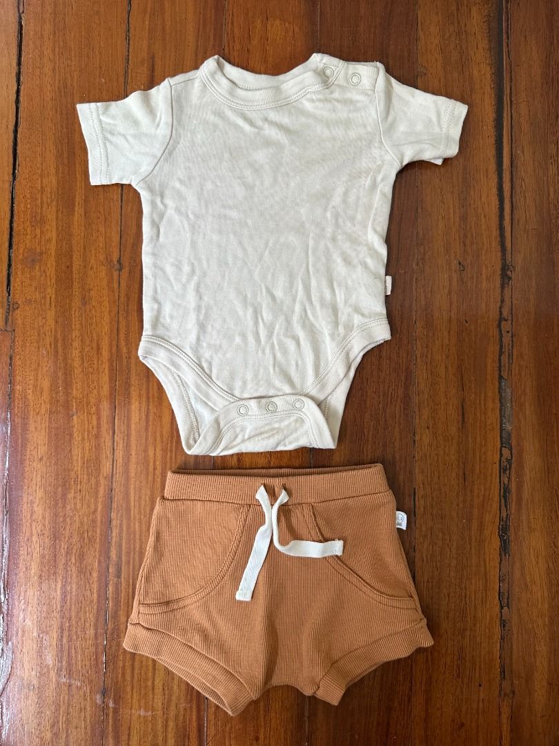 Newborn Outfit Bundle, Size: 0-3M (Category: Babies & Kids Fashion) located in Makati City. Submitted by travelfinds34611 (Listing ID 1466112439, Image 2). Description: GREAT CONDITION Newborn Outfit Bundle Goumi Baby Onesie, Size: 0-3M, Color: Cloud -> from USA Snuggle Hunny Shorts, Size: 000 (0-3M), Color: Chestnut -> from Australia .