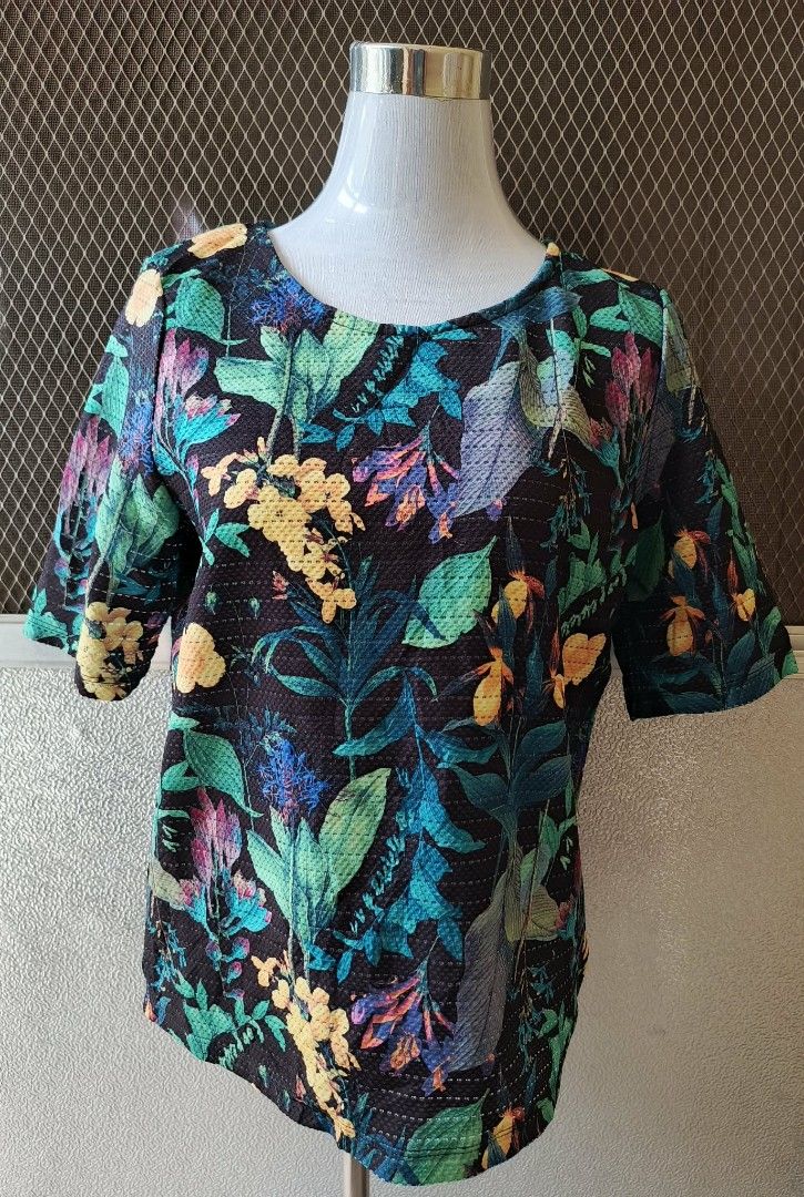 Next Floral Short Sleeve Blouse Size 10 (Category: Blouses) located in Cebu City. Submitted by violacloset (Listing ID 1466098933, Image 1). Description: Measurements: length: 24 width: 20.