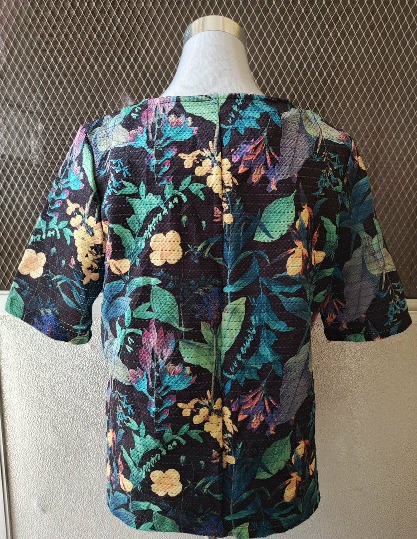 Next Floral Short Sleeve Blouse Size 10 (Category: Blouses) located in Cebu City. Submitted by violacloset (Listing ID 1466098933, Image 3). Description: Measurements: length: 24 width: 20.