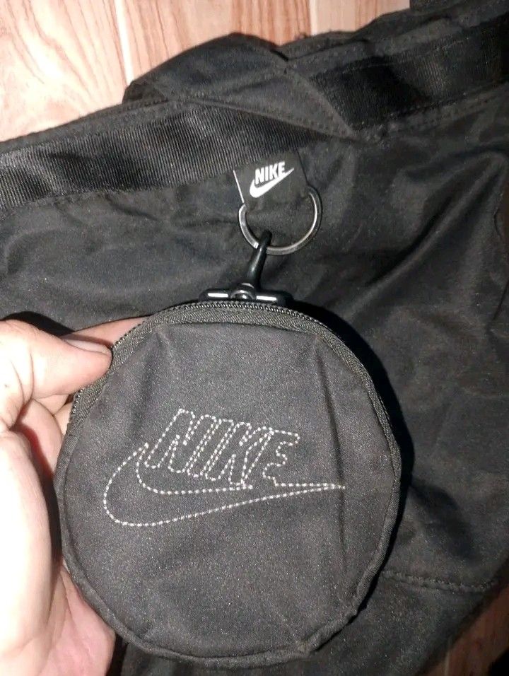 NIKE (Category: Sling Bags) located in Taguig. Submitted by clothingselection (Listing ID 1465969064, Image 3). Description: PTPA NIKE SLING BAG WIDTH 15 LENGTH 10 VERYGOOD CONDITION NID WASH FRESH FROM BALE.