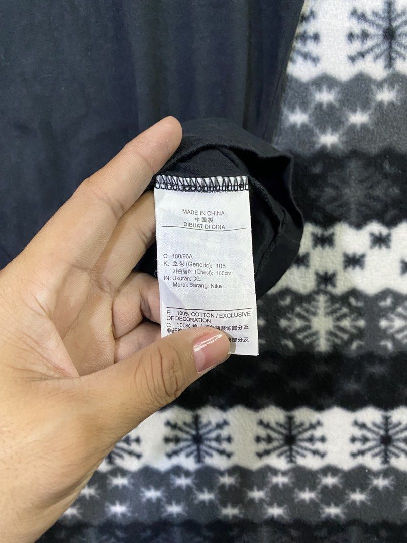 NIKE (Category: Tshirts & Polo Shirts ) located in General Santos City (Dadiangas). Submitted by nokkie_thrift (Listing ID 1466136173, Image 3). Description: Nike Good condition Dimes 24x30.