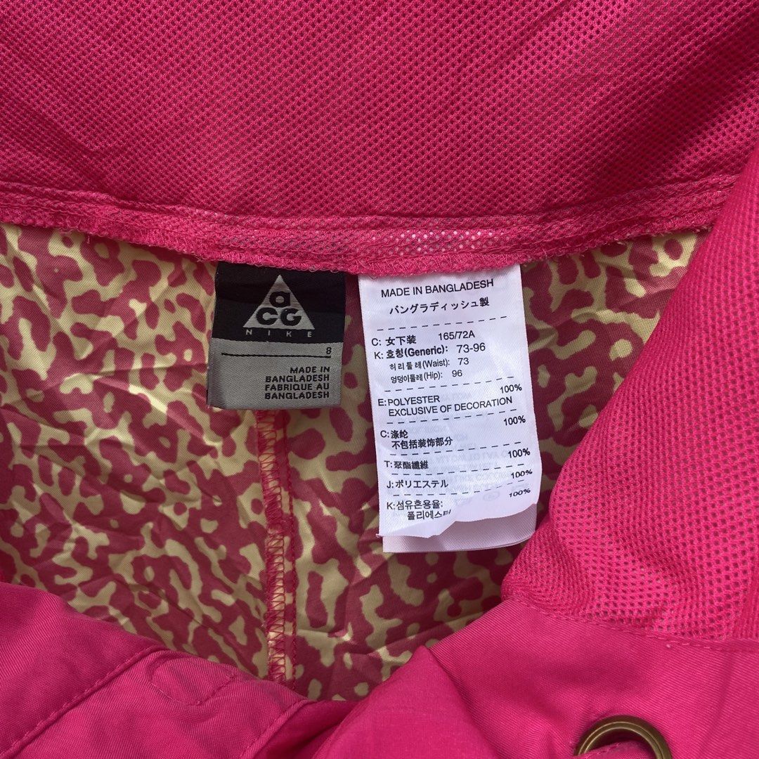 Nike ACG boardshort (Category: Shorts) located in Davao. Submitted by payts.wruh (Listing ID 1466130292, Image 2). Description: Nike ACG boardshort size 8 on tag 30 to 34 waist 18 length 12 hem excellent condition no issue like new DM if interested💌.