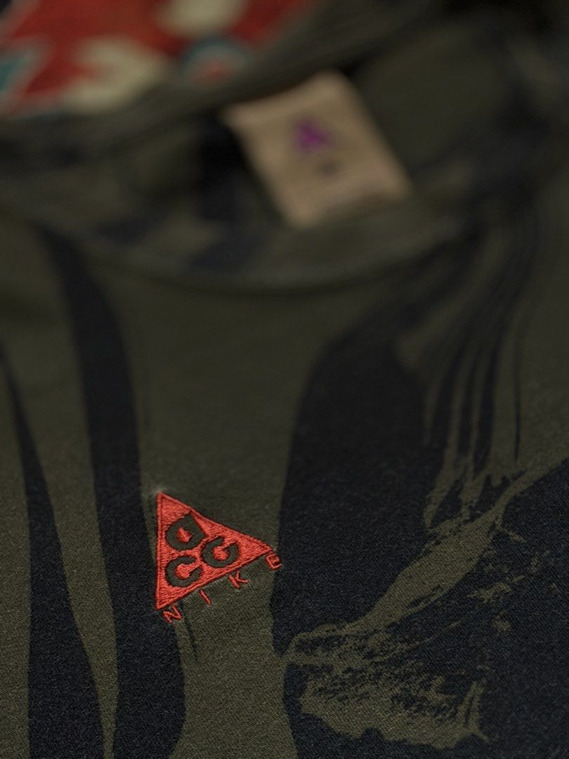Nike ACG Mt. Fuji Tee (Category: Tshirts & Polo Shirts ) located in Manila. Submitted by localstreetwear (Listing ID 1465953830, Image 2). Description: Nike ACG Mt. Fuji Tee Size Small 900 Used Issue: Cut yung Mt.Fuji patch nya Antipolo.