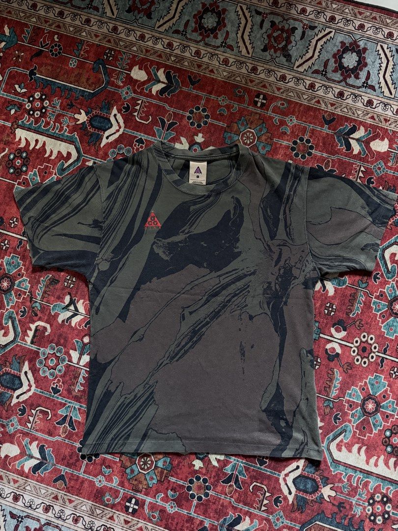 Nike ACG Mt. Fuji Tee (Category: Tshirts & Polo Shirts ) located in Manila. Submitted by localstreetwear (Listing ID 1465953830, Image 1). Description: Nike ACG Mt. Fuji Tee Size Small 900 Used Issue: Cut yung Mt.Fuji patch nya Antipolo.