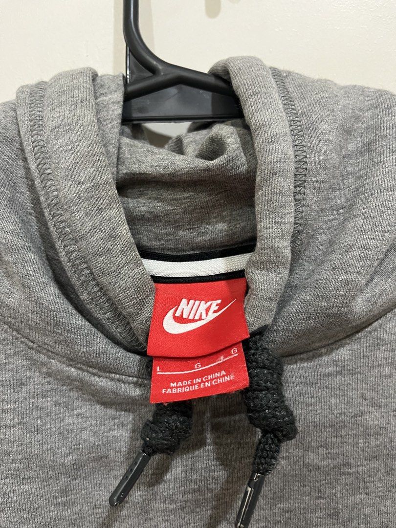 Nike Air (Category: Hoodies) located in Dauis. Submitted by streetwiseapparelph (Listing ID 1466120783, Image 2). Description: Nike Air 22x26 Excellent condition .