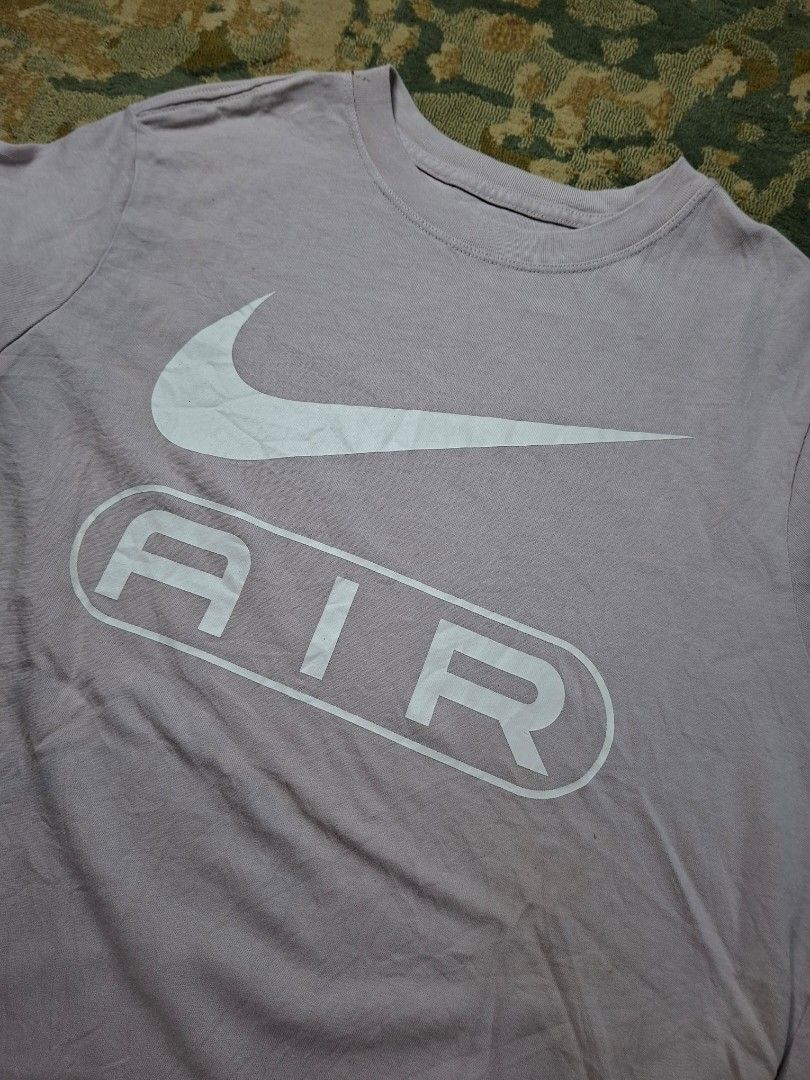 Nike Air NSW oversized shirt (Category: Shirts) located in Tagaytay City. Submitted by joselito_acosta (Listing ID 1466136242, Image 3). Description: Nike Air NSW oversized shirt In good condition Issue last photo 9/10 color rate Large on tag 20.5"×27" Authentic ✅ ✅ ✅ 280+shipping fee only Location:tagaytay Dm to purchase 📩 📩 📩.