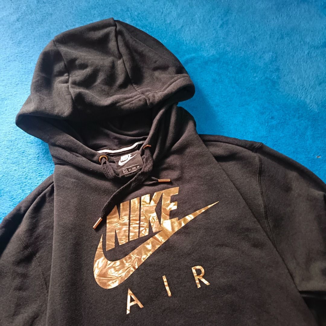 Nike Air Pullover Hoodie (Category: Hoodies) located in Antipolo. Submitted by juliane_thrift-declutters (Listing ID 1466129979, Image 3). Description: Nike Air Pullover Hoodie Dimes: 32×24 Size: XS on tag Best fit to Small • No issue (No cracked prints) • Printed Gold Logo • Complete Wash tags • Overall Condition: 9/10 * Color may vary due to lighting.