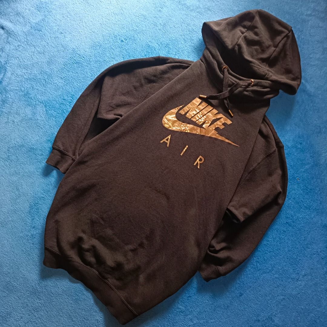 Nike Air Pullover Hoodie (Category: Hoodies) located in Antipolo. Submitted by juliane_thrift-declutters (Listing ID 1466129979, Image 2). Description: Nike Air Pullover Hoodie Dimes: 32×24 Size: XS on tag Best fit to Small • No issue (No cracked prints) • Printed Gold Logo • Complete Wash tags • Overall Condition: 9/10 * Color may vary due to lighting.