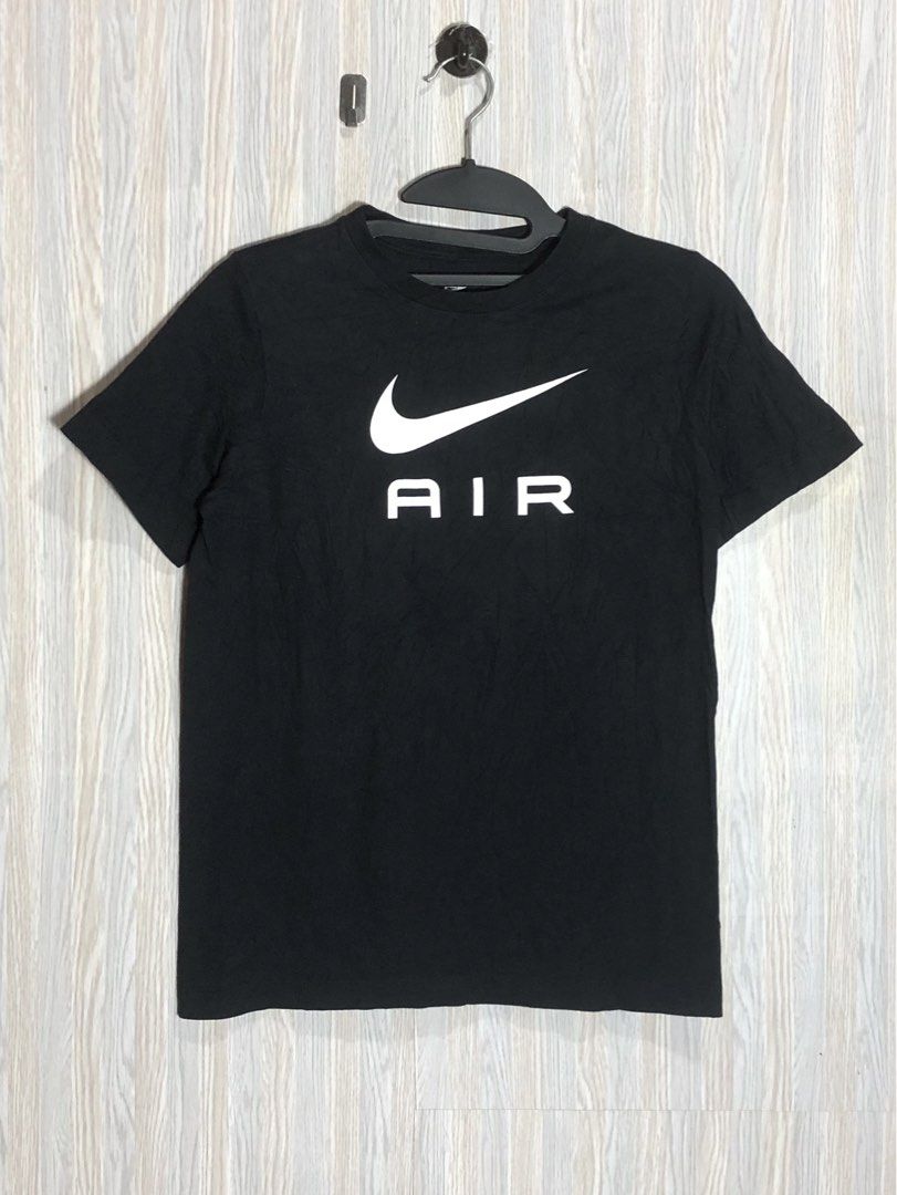 Nike Air The Nike Tee Black Size L (Category: Shirts) located in Montevista. Submitted by rdthriftshub (Listing ID 1466062352, Image 2). Description: - Nike Air t-shirt in solid black - Bold white graphic print on the front - Size: Medium to Large (L) with inner collar heat transfer tag - Material: 100% cotton for maximum comfort - Design: Classic crew neck and short sleeves - Origin: Made in Mexico - Condition: Excellent, ready to wear - Mode of