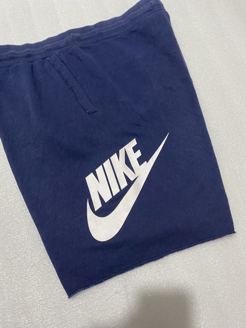 NIKE ALUMNI SHORT (Category: Shorts) located in Caloocan City. Submitted by alexahvaldez (Listing ID 1466134164, Image 2). Description: Waist: Free Length: 21.5 Hem: 14 Excellent condition No issue Pwede pang alis dm me ur sure offer📲.