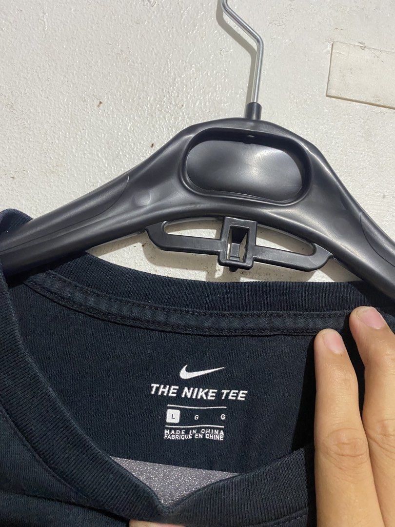 NIKE CAMOU SCRIPT SHIRT (Category: Shirts) located in Caloocan City. Submitted by alexahvaldez (Listing ID 1465964982, Image 3). Description: 17 width 25 length like new condition sana check last pic dm your best offer📲.