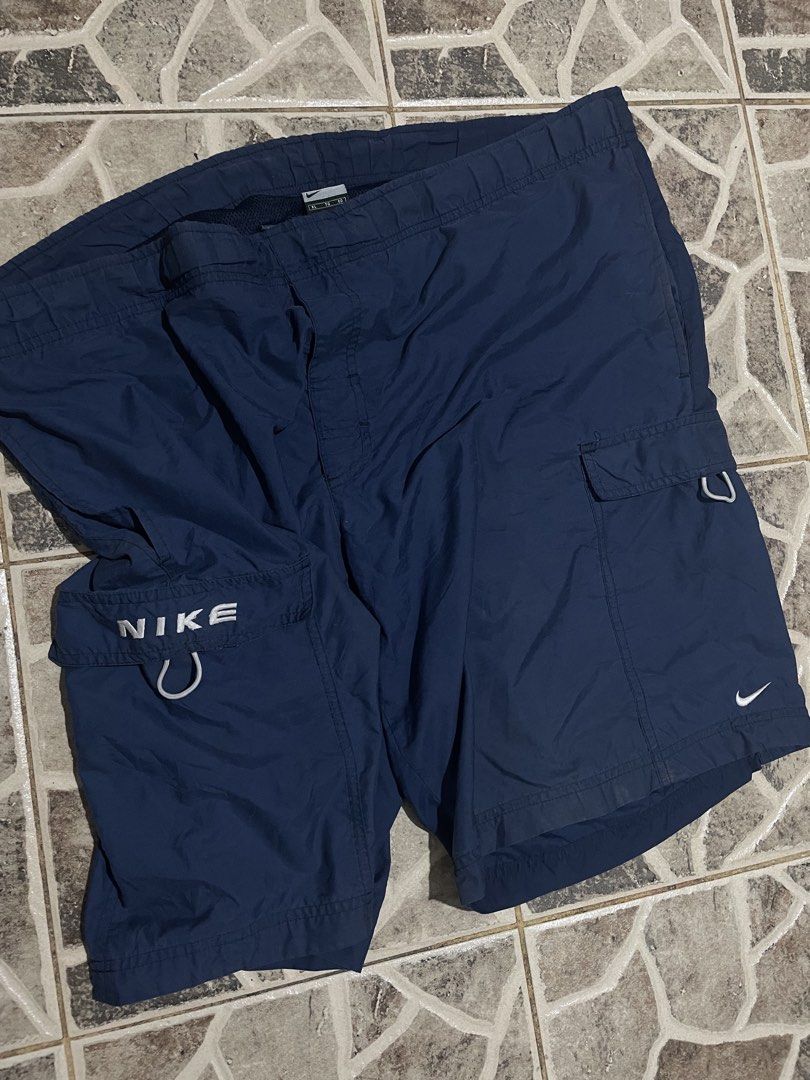Nike Cargo Short (Category: Shorts) located in Mandaluyong City. Submitted by _yuujjj (Listing ID 1466142430, Image 2). Description: issue paint chips.