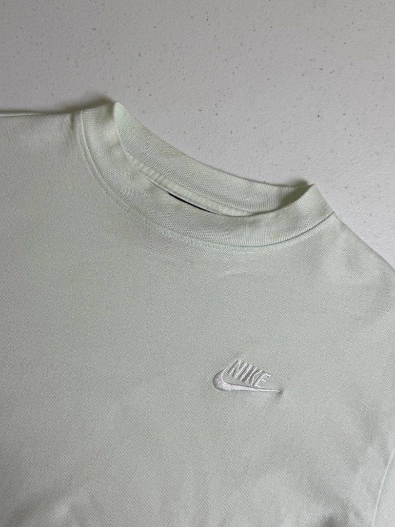 NIKE CROPPED WOMENS (Category: Shirts) located in Tacloban City. Submitted by coachfinds (Listing ID 1466077736, Image 2). Description: NIKE CROPPED WOMENS SMALL W 20 x L 17.5 COLOR RATE: 9/10 CONDITION: 9/10 MINE: 399.