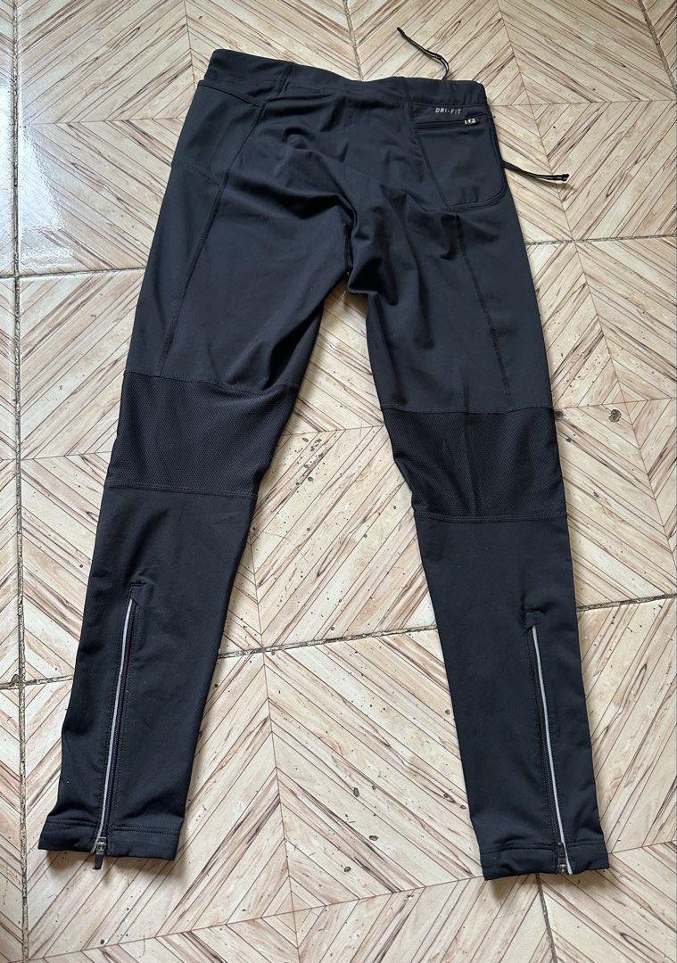 Nike Dri-FIT Men's Running Tights Black Size M (Category: Activewear) located in Angeles City. Submitted by alejeong27 (Listing ID 1466028021, Image 2). Description: - Brand: Nike - Item: Running Tights / Leggings - Color: Black - Size: Medium (M) - Condition: Excellent / Like New - Dri-FIT material wicks sweat to keep you dry - Adjustable drawstring waistband for a custom fit - Secure zippered pocket at the back waist for essentials - Mesh panel