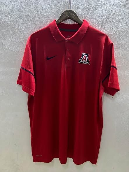 NIKE DRIFIT POLO (Category: Tshirts & Polo Shirts ) located in Caloocan City. Submitted by j3ngsanity (Listing ID 1466066973, Image 1). Description: DIMES : 25x31.5 ISSUE : 1 SUPER TINY PINHOLE DI KASYA KARAYOM / MIN CRACKS SA DRIFIT LOGO COLOR RATE : 9.5.