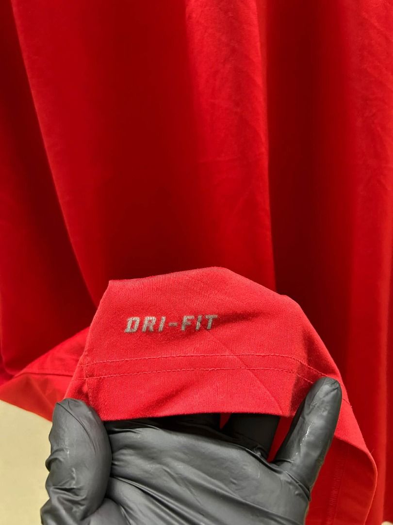 NIKE DRIFIT POLO (Category: Tshirts & Polo Shirts ) located in Caloocan City. Submitted by j3ngsanity (Listing ID 1466066973, Image 2). Description: DIMES : 25x31.5 ISSUE : 1 SUPER TINY PINHOLE DI KASYA KARAYOM / MIN CRACKS SA DRIFIT LOGO COLOR RATE : 9.5.