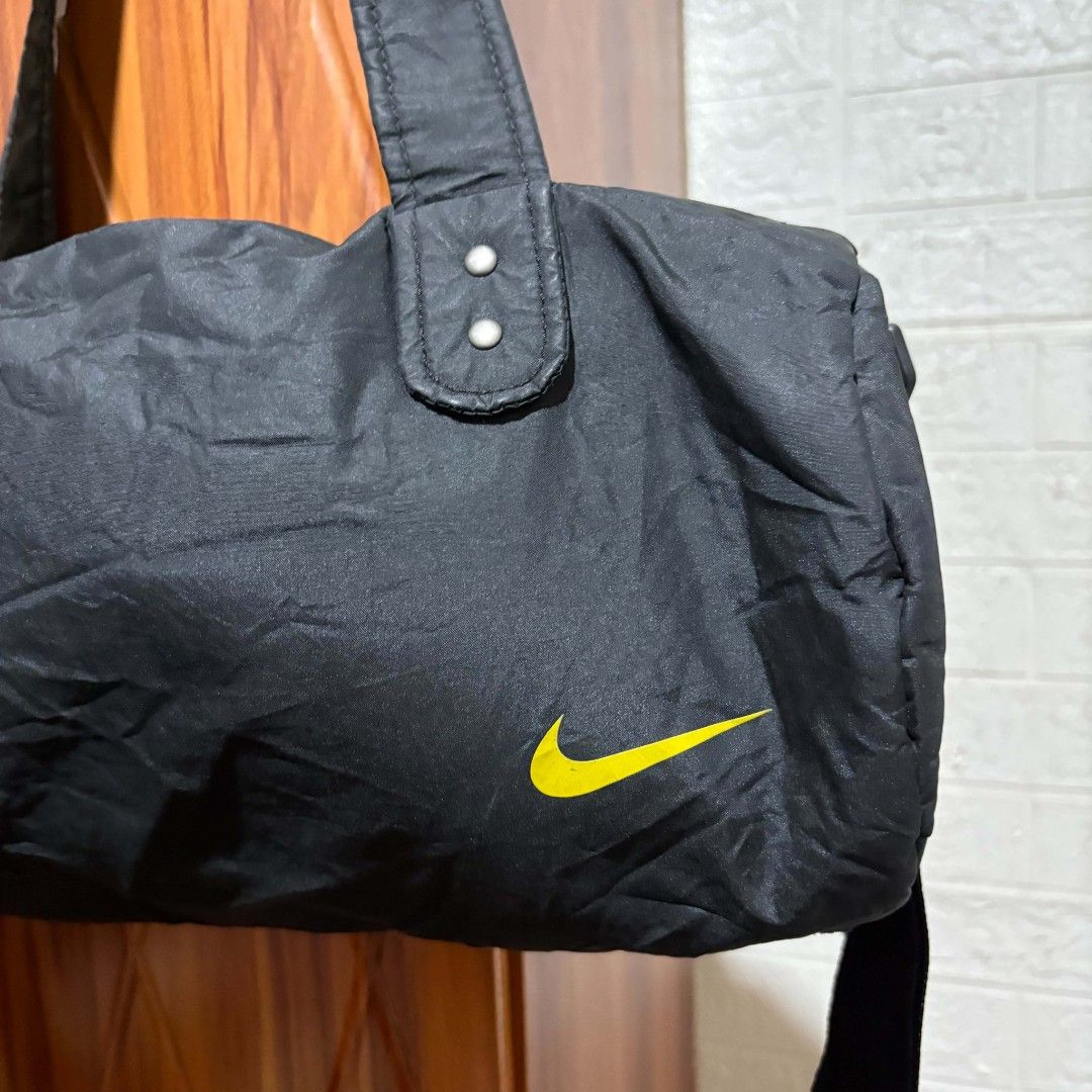 Nike duffle bag two way (Category: Sling Bags) located in Carmen. Submitted by aquarius.00 (Listing ID 1466055931, Image 2). Description: excellent small size perfect pang gym.