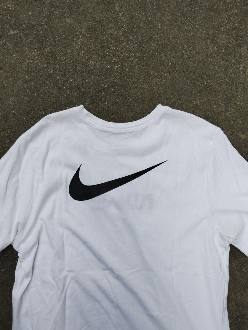 Nike Embroided Big Swoosh on back Tee (Category: Tshirts & Polo Shirts ) located in Manila. Submitted by neil_sellingaccount (Listing ID 1466081573, Image 3). Description: 22 width 29 length 9/10 color rate good condition no issue.