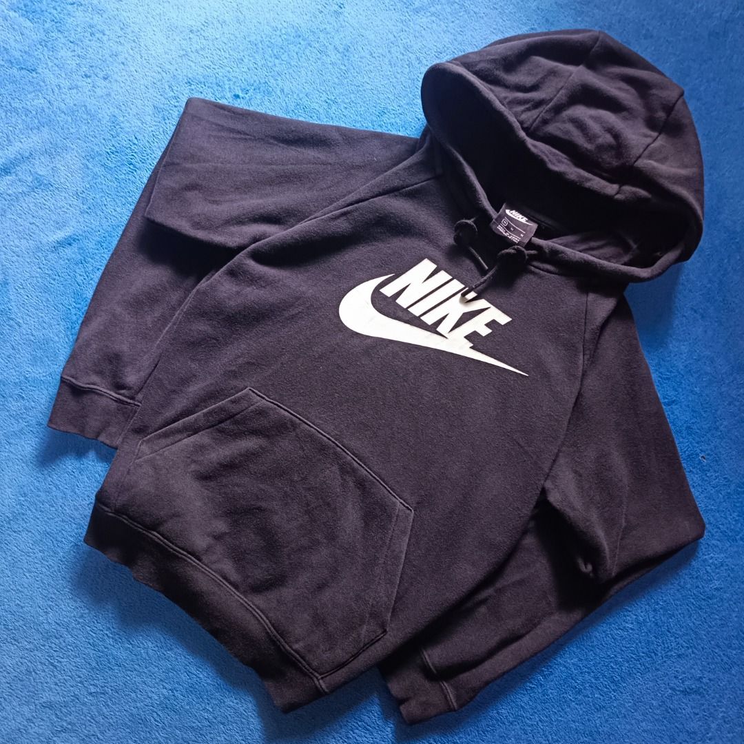 Nike Essential Pullover Hoodie (Category: Coats, Jackets and Outerwear) located in Antipolo. Submitted by juliane_thrift-declutters (Listing ID 1466129607, Image 2). Description: Nike Essential Pullover Hoodie Dimes: 25×23 Size: Medium on tag Best fit to Small to Medium • No issue (No cracked prints) • Printed Logo • Complete Wash tags • Overall Condition: 9.5/10 * Color nay vary due to lighting .