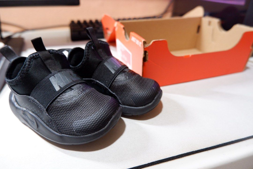Nike Flex Runner Black Kids Shoes with Box (Category: Babies & Kids Fashion) located in Legazpi City. Submitted by gelo_tol (Listing ID 1466101508, Image 2). Description: NEGOTIABLE with box can do video call or meetup for item inspection.