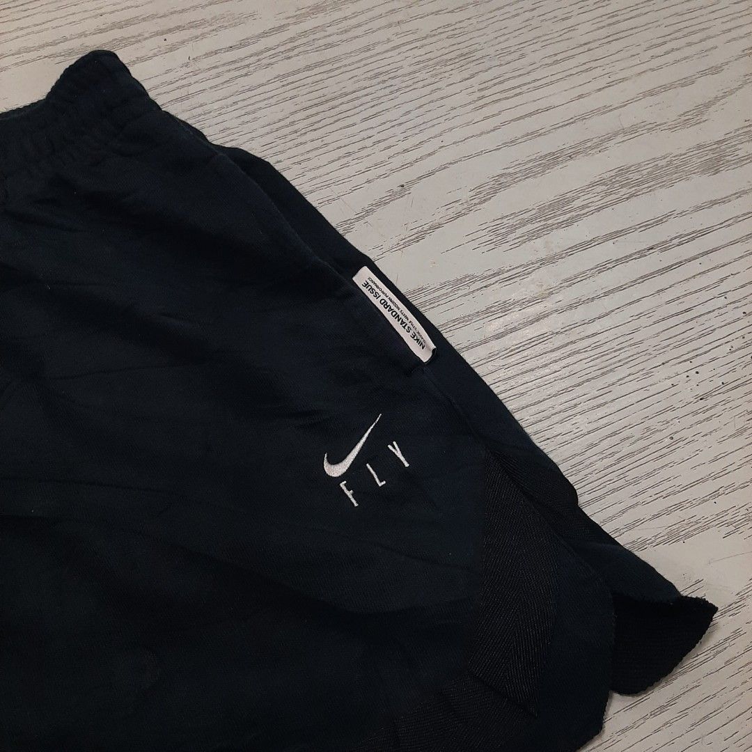NIKE FLY SWEATSHORT (Category: Shorts) located in San Carlos. Submitted by denzel999 (Listing ID 1466102060, Image 3). Description: likenew no flws.