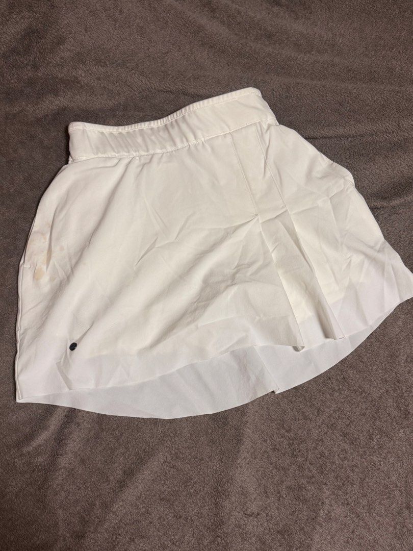 Nike golf / tennis skirt (Category: Skirts) located in Marikina City. Submitted by donttellanyone (Listing ID 1466088633, Image 1). Description: Size XS made to fit an XXS From 25in to 23.5in waist Rfs: i got fat lol Ps. Light stain on the side. See pic. But i think can come off with wash lang. No LP. The item still feels very brand new Used maximum 2x i stopped playing golf na.