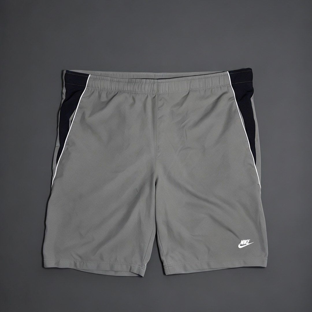 Nike gray short (Category: Shorts) located in Taguig. Submitted by amboyfiggah (Listing ID 1466061821, Image 1). Description: Nike Gray Short XXL on tag W:43 L: 22 Leg opening: 12 2 side pocket Condition: 9/10 No issue .