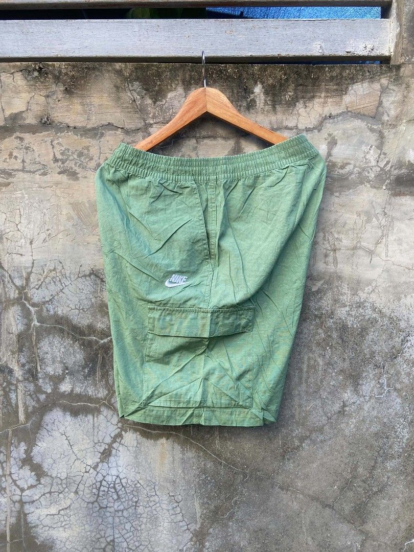 Nike Green Cargo Shorts XL (Category: Shorts) located in Davao. Submitted by drayliii (Listing ID 1466063762, Image 2). Description: NYKE CLUB CARGO (RIPSTOP FABRIC) Size 30-34 XL tag Excellent (TUNAY NA KULAY GOOGLE PIC) 780+ship Davao city - Brand: Nike - Color: Green - Size: XL - Material: 100% cotton (Made in China) - Waistband: Elastic with adjustable drawstring - Pockets: 2 side pockets, 2 leg cargo pockets, and 1 rear button-closure pocket