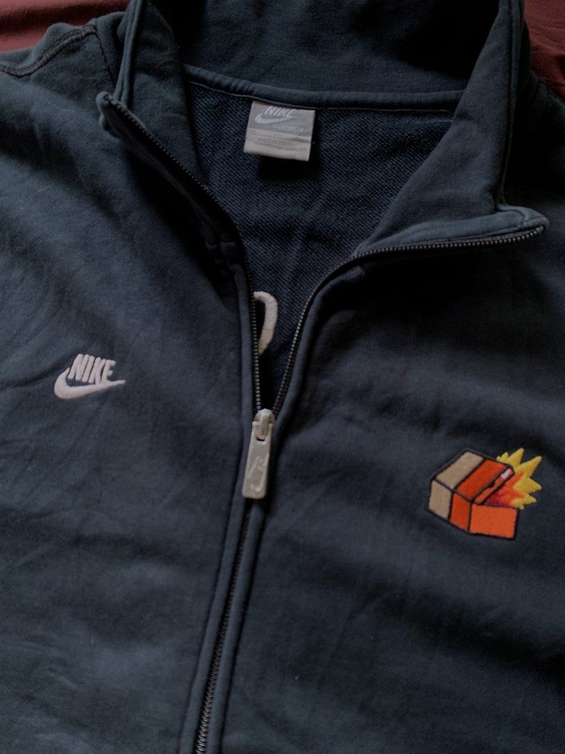 Nike Heat Seeker qzip (Category: Coats, Jackets and Outerwear) located in Iloilo. Submitted by oddymer (Listing ID 1466064442, Image 2). Description: Authentic Excellent condition No issue Complete tags Large size .