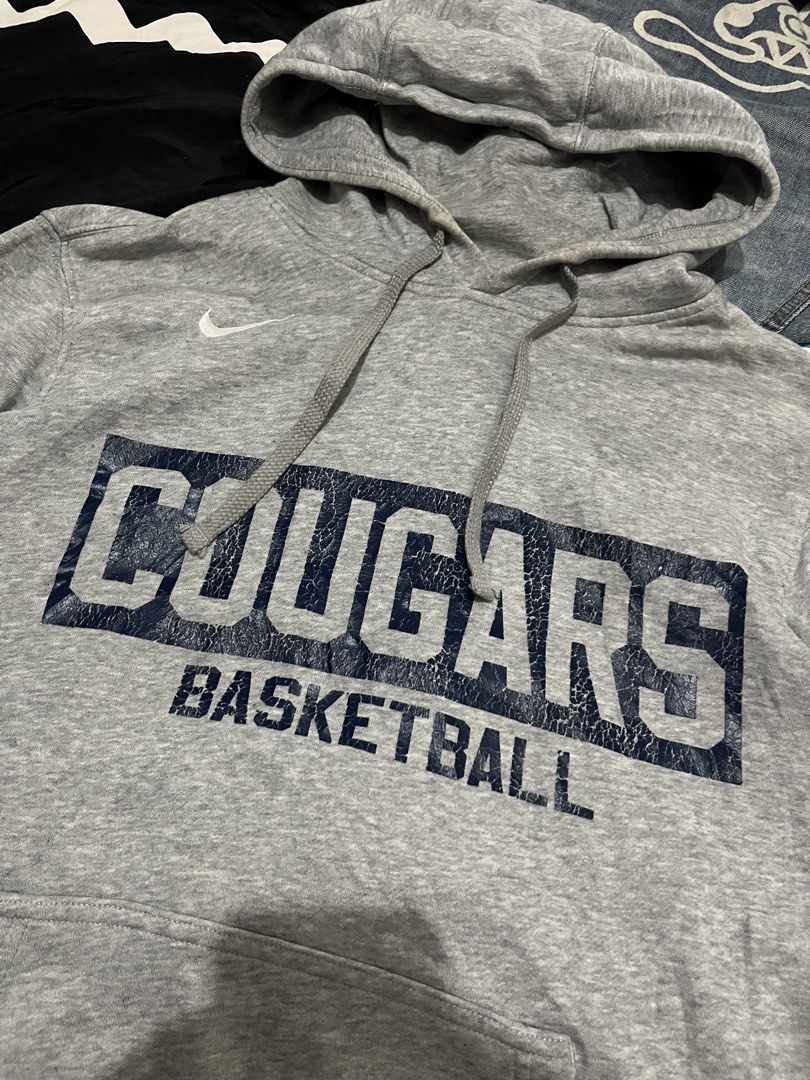 nike hoodie (Category: Coats, Jackets and Outerwear) located in Pasay City. Submitted by metro_thrift (Listing ID 1465965970, Image 2). Description: 22x27 good condition med on tag.
