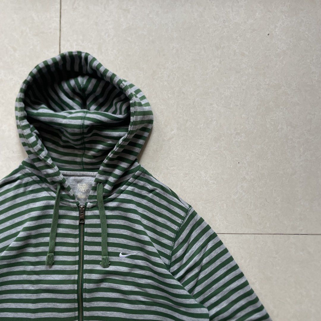 NIKE HOODIE STRIPES (Category: Activewear) located in Liloan. Submitted by retro_ken_finds (Listing ID 1465964182, Image 3). Description: 🔻Details🔻 NIKE HOODIE 📐𝐌𝐞𝐚𝐬𝐮𝐫𝐞𝐦𝐞𝐧𝐭 ( 𝒊𝒏 𝒊𝒏𝒄𝒉𝒆𝒔 ) ᴡɪᴅᴛʜ: 21 | ʟᴇɴɢᴛʜ: 26 • ᴄᴏɴᴅɪᴛɪᴏɴ: 9/10 • ᴄᴏʟᴏʀ ʀᴀᴛᴇ: 9/10 _______________________________ 🅼🅸🅽🅴: 500.