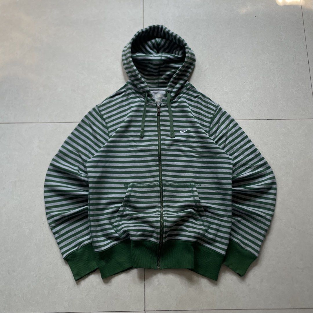 NIKE HOODIE STRIPES (Category: Activewear) located in Liloan. Submitted by retro_ken_finds (Listing ID 1465964182, Image 1). Description: 🔻Details🔻 NIKE HOODIE 📐𝐌𝐞𝐚𝐬𝐮𝐫𝐞𝐦𝐞𝐧𝐭 ( 𝒊𝒏 𝒊𝒏𝒄𝒉𝒆𝒔 ) ᴡɪᴅᴛʜ: 21 | ʟᴇɴɢᴛʜ: 26 • ᴄᴏɴᴅɪᴛɪᴏɴ: 9/10 • ᴄᴏʟᴏʀ ʀᴀᴛᴇ: 9/10 _______________________________ 🅼🅸🅽🅴: 500.
