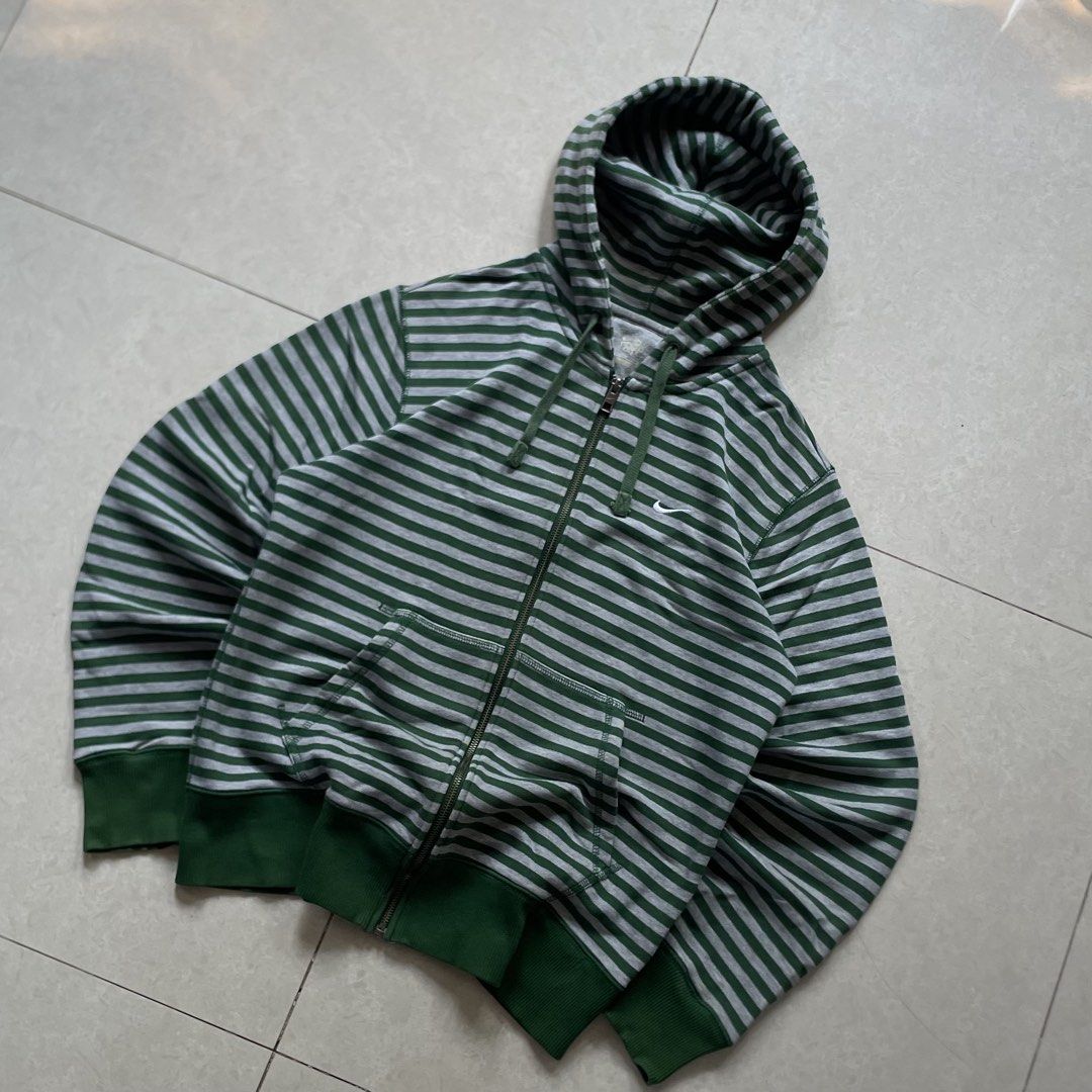 NIKE HOODIE STRIPES (Category: Activewear) located in Liloan. Submitted by retro_ken_finds (Listing ID 1465964182, Image 2). Description: 🔻Details🔻 NIKE HOODIE 📐𝐌𝐞𝐚𝐬𝐮𝐫𝐞𝐦𝐞𝐧𝐭 ( 𝒊𝒏 𝒊𝒏𝒄𝒉𝒆𝒔 ) ᴡɪᴅᴛʜ: 21 | ʟᴇɴɢᴛʜ: 26 • ᴄᴏɴᴅɪᴛɪᴏɴ: 9/10 • ᴄᴏʟᴏʀ ʀᴀᴛᴇ: 9/10 _______________________________ 🅼🅸🅽🅴: 500.