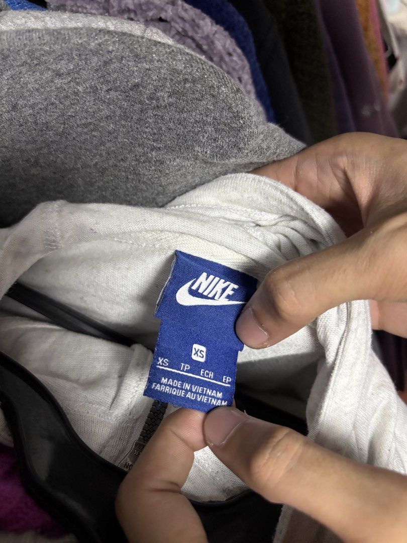 nike jacket (Category: Coats, Jackets and Outerwear) located in Pila. Submitted by isabelasthriftclothes (Listing ID 1466116161, Image 2). Description: .
