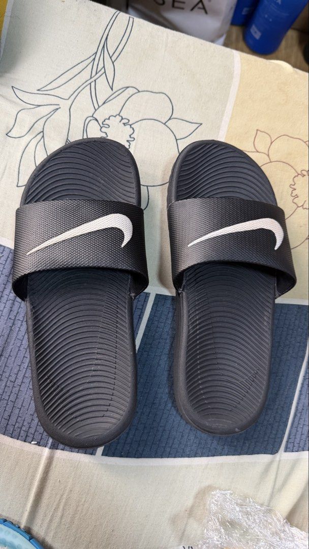 Nike Kawa Slides Black/White Size 2Y (Category: Kids Wardrobes & Storage) located in Pasay City. Submitted by yssavibe14 (Listing ID 1466120478, Image 1). Description: - Brand: Nike - Model: Kawa Slides Bought for 1,600 Now selling for only 1000 - Colorway: Black/White - Style Code: 819352-001 - Size: 2Y (Kids) - Contoured footbed and textured strap for comfort - Lightweight and flexible slip-on design - Ideal for casual, daily wear.