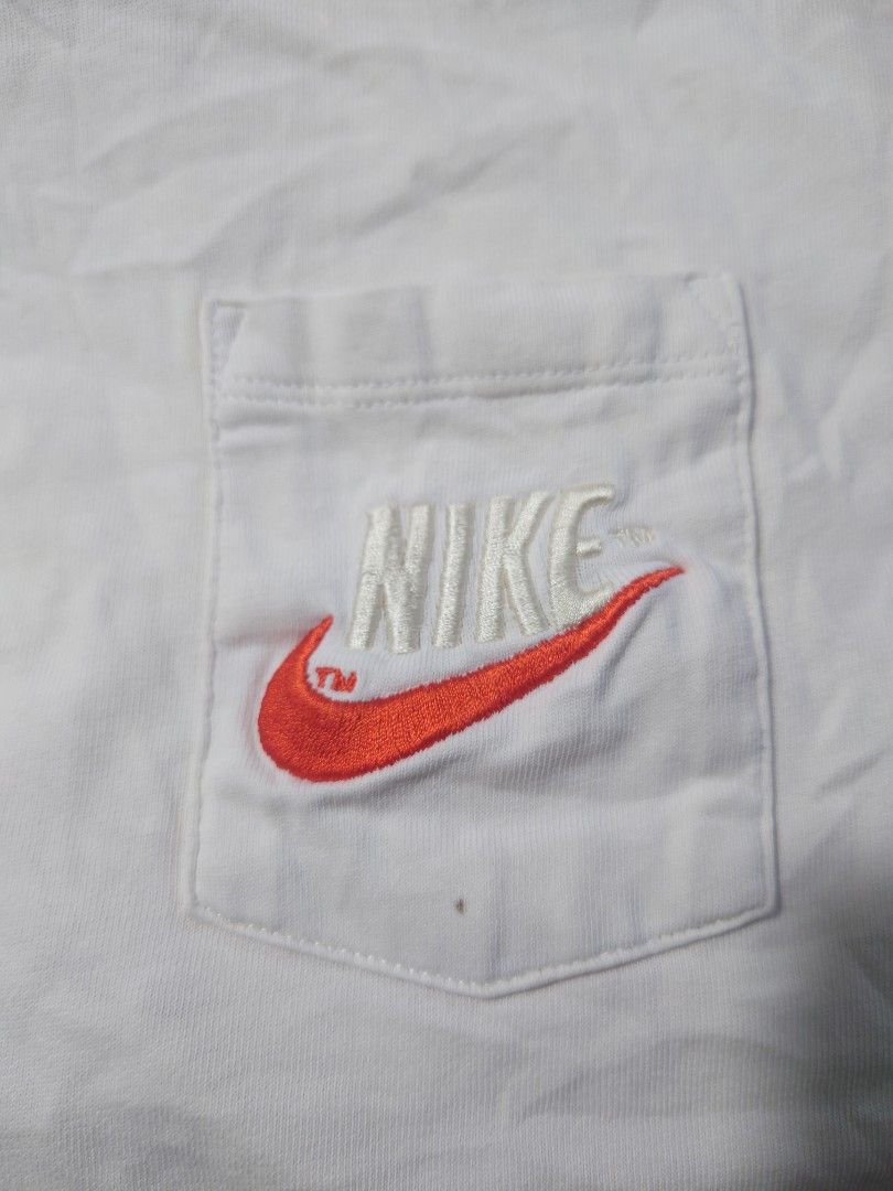 Nike Max 90 tshirt thrift (Category: Tshirts & Polo Shirts ) located in Paranaque City. Submitted by emzeicool48572 (Listing ID 1466026345, Image 3). Description: Size: Medium (20x27.5 Inch Material: Cotton Crew Neck Color: Off White color rate: 9/10 Condition: 9/10 📍Tambo Paranaque 💸Payment: Pay Maya only 📦🚚 Delivery: Lalamove or j&t (order mo book mo) No return policy Buy at your own risk Don't expect too much from this product, it's just a