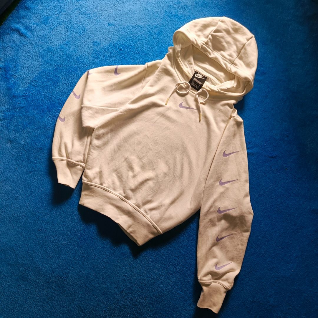 Nike Mid and Sleeve Swoosh (Category: Coats, Jackets and Outerwear) located in Antipolo. Submitted by juliane_thrift-declutters (Listing ID 1466130309, Image 2). Description: Nike Mid and Sleeve Swoosh Dimes: 25×21.5 Size: Medium on tag Best fit to Small to Medium • Minimal discoloration on Hoodie part • Printed Light Purple Swoosh • Complete Wash tags • Overall Condition: 9.3/10 * Color may vary due to lighting.