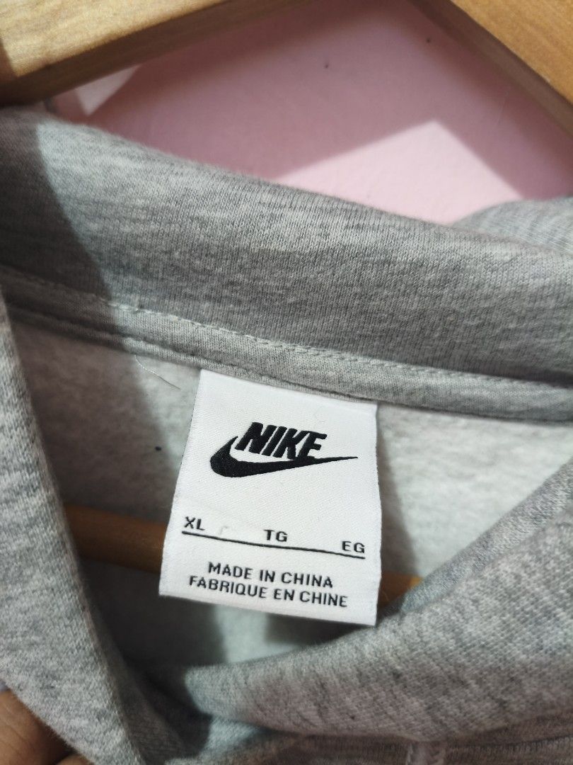 Nike Midwoosh Grey Hoodie Jacket (Category: Hoodies) located in Paranaque City. Submitted by glendel_04 (Listing ID 1465977809, Image 2). Description: Excellent cond Size Large (Boxy type) All details dyan na po ✅.
