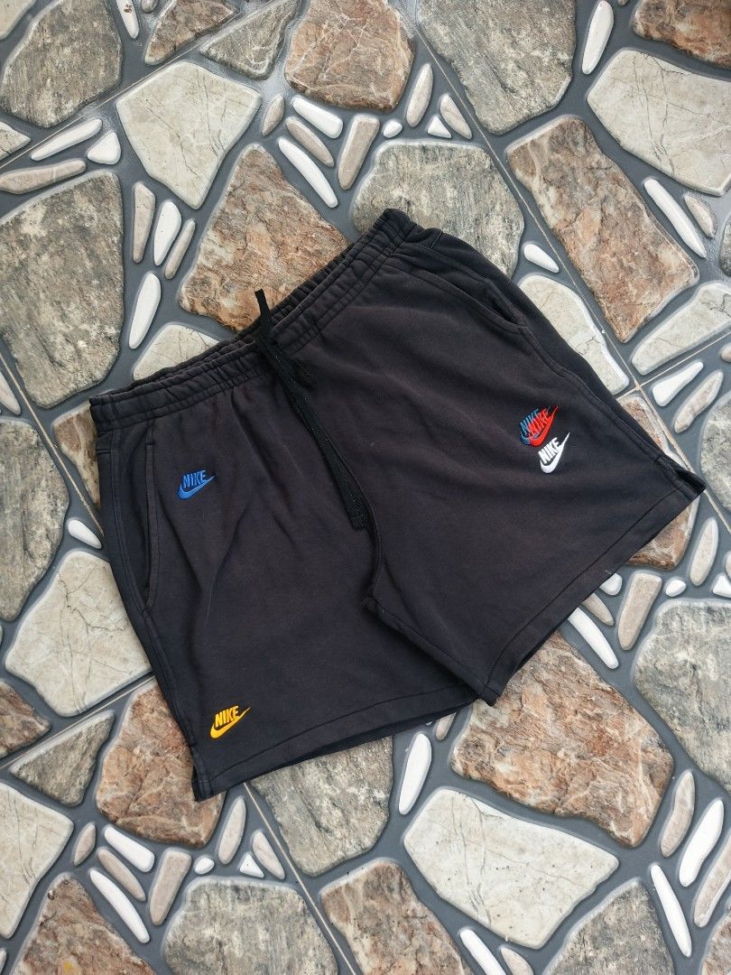 Nike multi logo sweat short (Category: Shorts) located in Baggao. Submitted by thriftislife123 (Listing ID 1466032939, Image 2). Description: w:freewaste l:19 leg open:14 issue: none off/legit pm for more details.