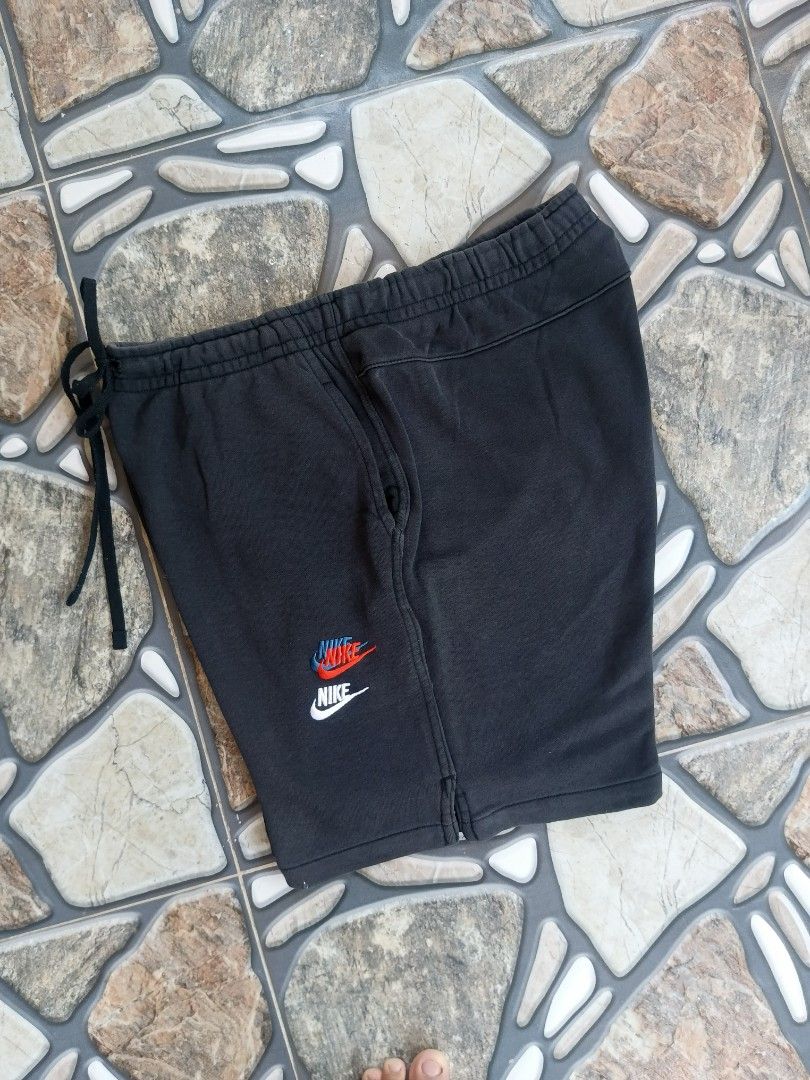 Nike multi logo sweat short (Category: Shorts) located in Baggao. Submitted by thriftislife123 (Listing ID 1466032939, Image 1). Description: w:freewaste l:19 leg open:14 issue: none off/legit pm for more details.