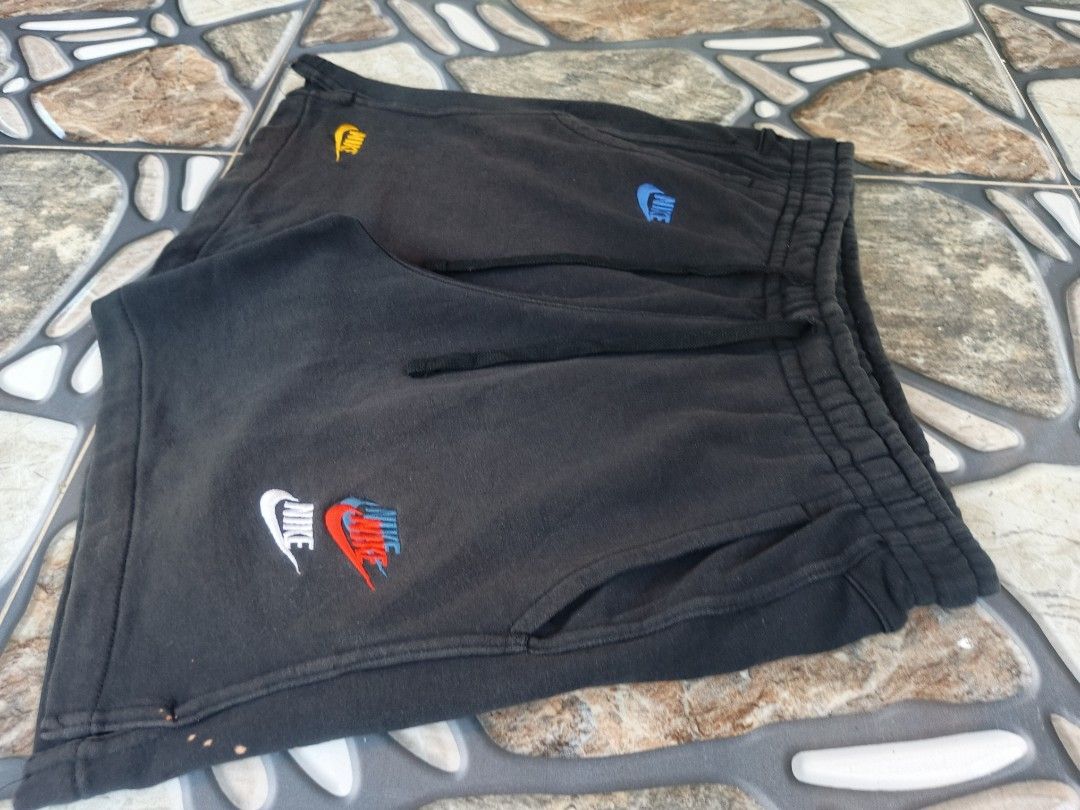 Nike multiple logo short 2 (Category: Shorts) located in Baggao. Submitted by thriftislife123 (Listing ID 1466040227, Image 3). Description: w:freewaist l:17 leg open:12 issue:discoloration off/legit pm for more details.